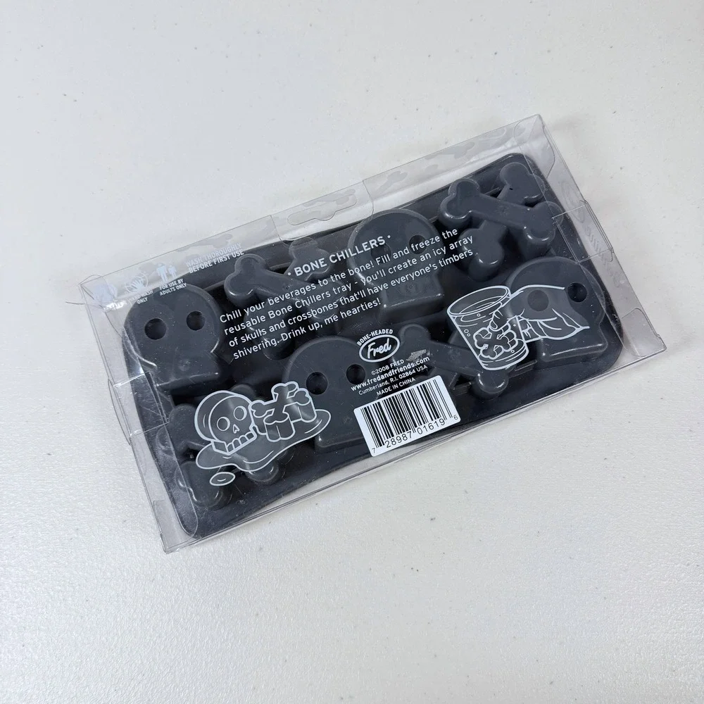 New Fred Bone Chillers Skull Crossbones Ice Cube‎ Tray Silicone Reusable Barware